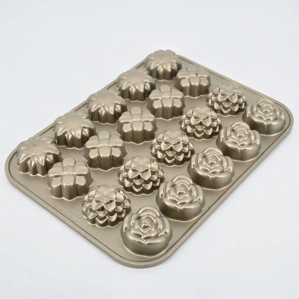 Nordic Ware Petits Fours Pan Cast Aluminum Floral Cakelet Mold 20 Cavity Gold